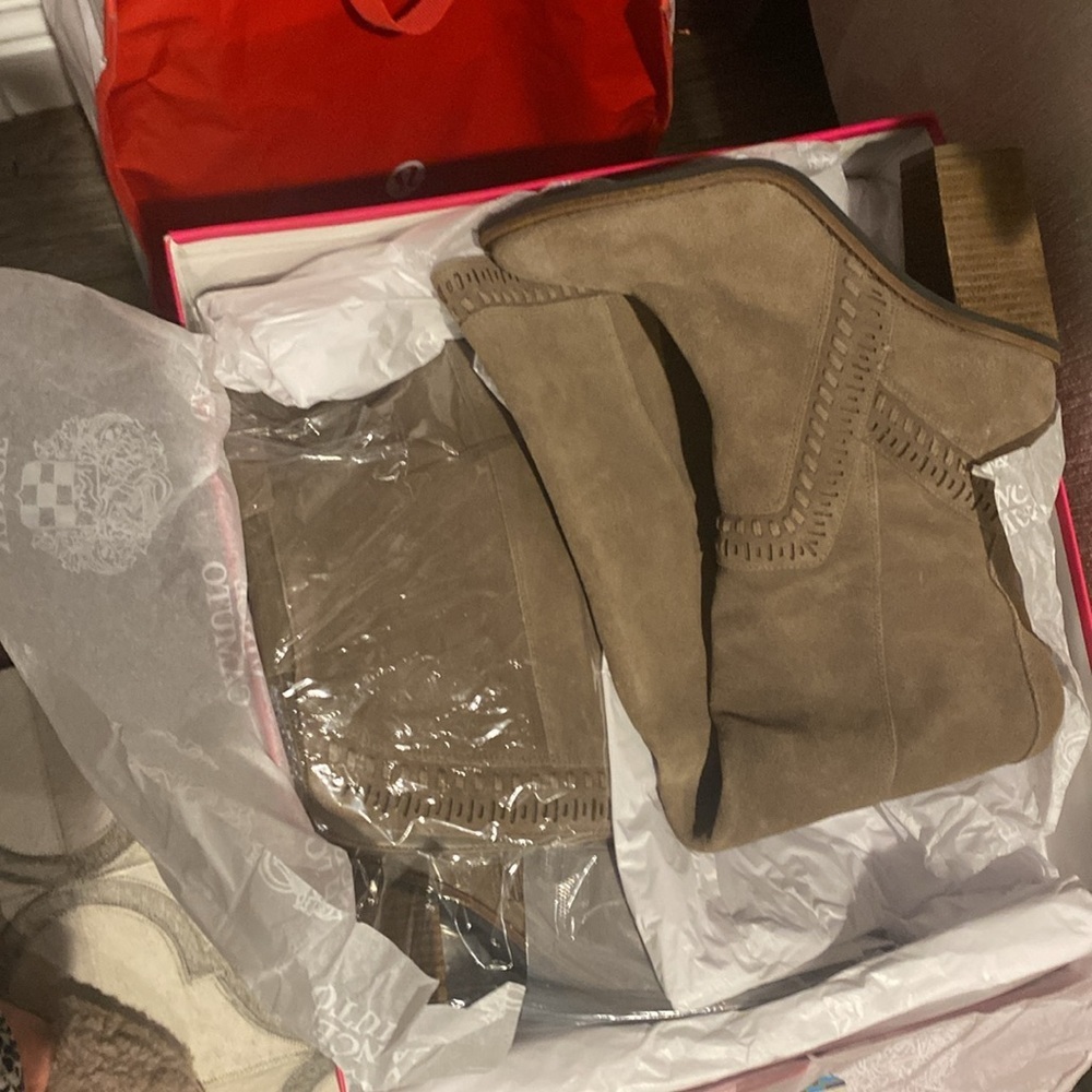 Vince Camuto Madolee Foxy Verona - Picture 2 of 5